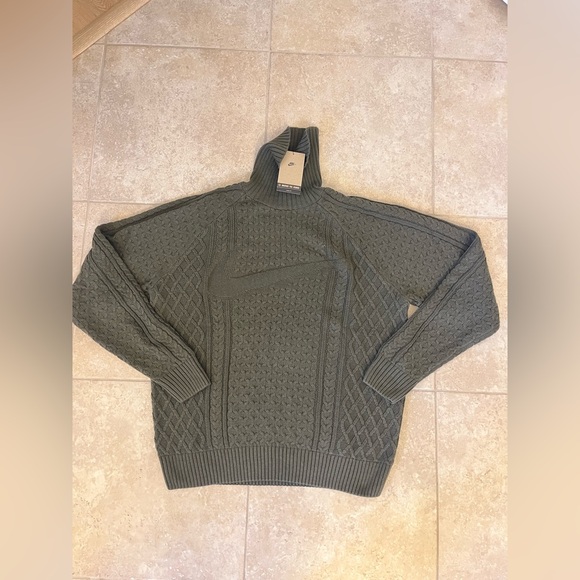 New Nike Life Cable Knit Turtleneck Cargo Khaki Sweater Men’s Size M FB7770-325 - Picture 5 of 8